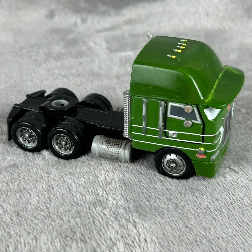 Disney Pixar Cars Hauler Green Semi Truck Cab Kenworth Peterbilt